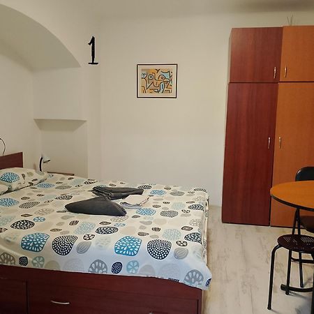 Central Studio In Historic Center Brasov Ngoại thất bức ảnh