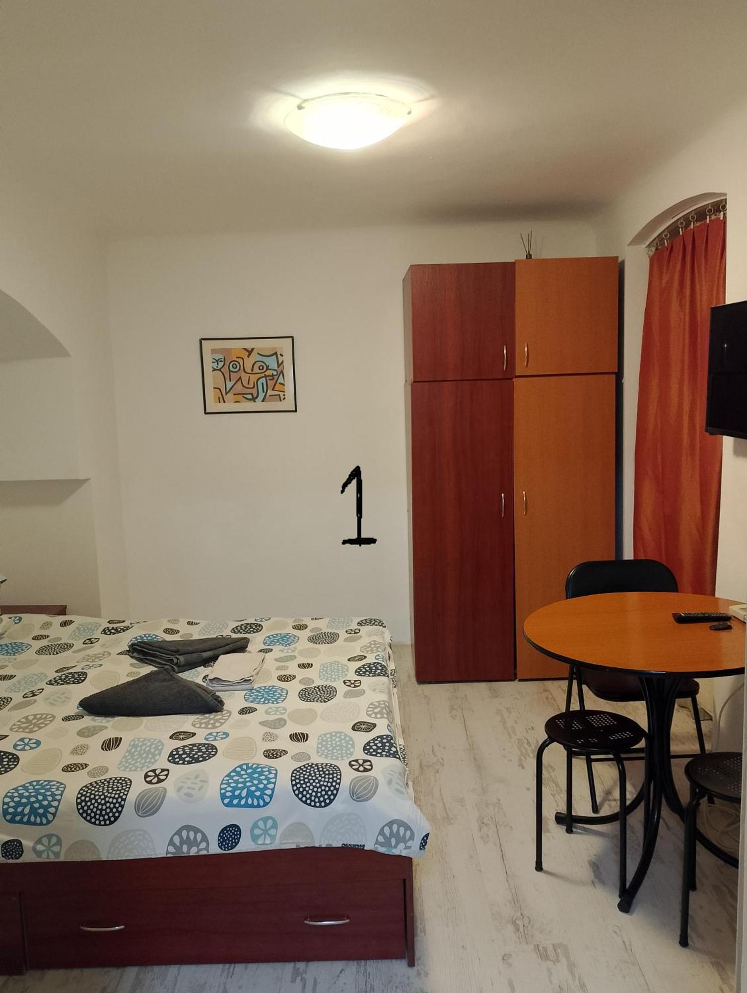 Central Studio In Historic Center Brasov Ngoại thất bức ảnh